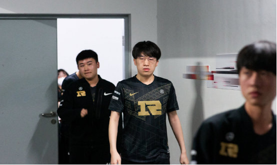 但在当今足 但在当今足