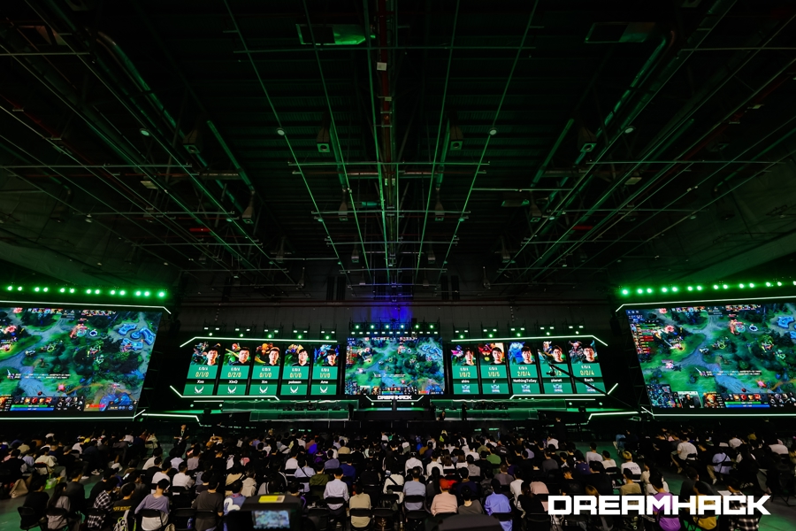 牌或诈唬范 牌或诈唬范